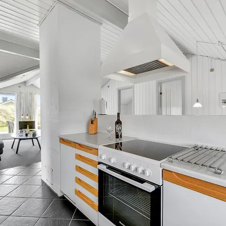 3 Bedroom Nice Home In Ringkobing Semesterbostad Ringkøbing
