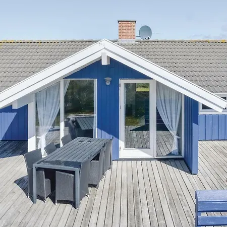 3 Bedroom Amazing In Ringkobing Holiday home Klegod
